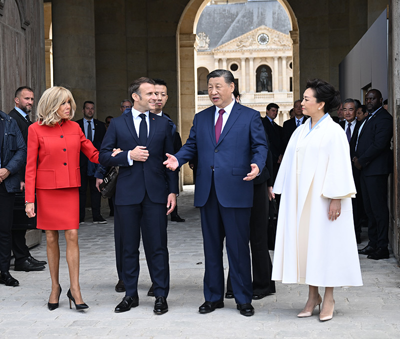 习近平出席法国总统马克龙举行的欢迎仪式 4